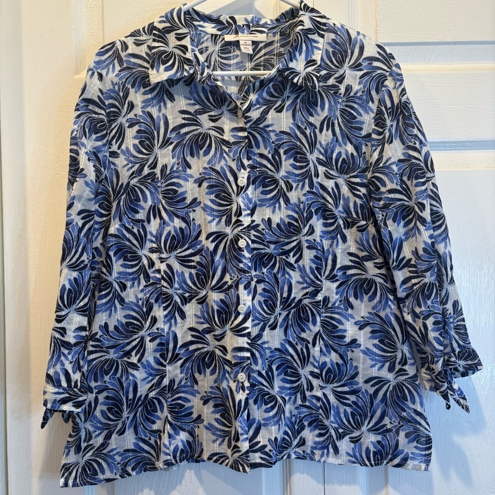 JM Collection Blue and White Quarter Length Sleeve Button Up Top - Size 14